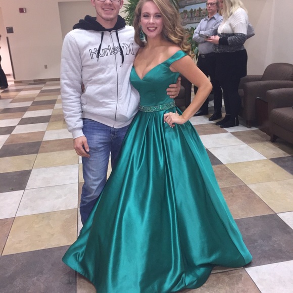 sherri hill emerald dress